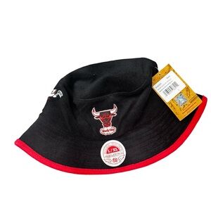Mitchell & Ness Chicago Bulls Black Bucket Hat Red Trim Size L/XL BNWT Bulls NBA